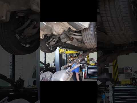 More information about "Video: Damaged BMW M3 V8 Engine Removal in 1 Minute"